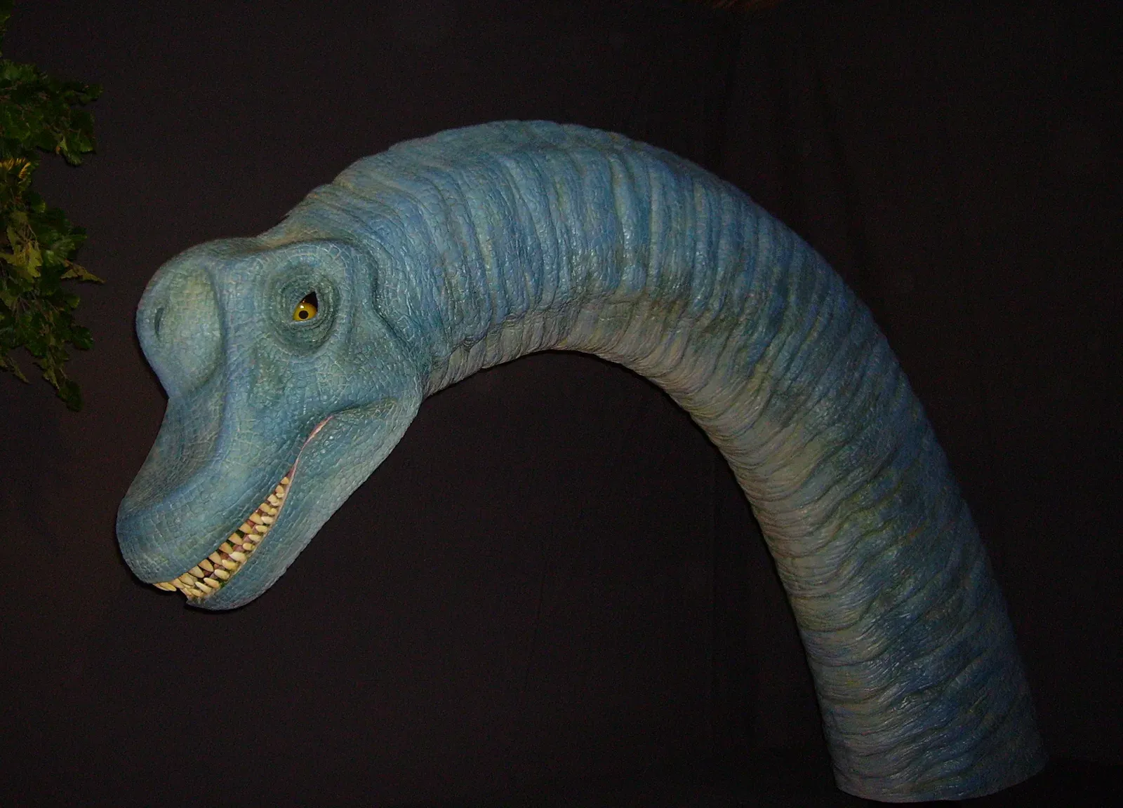 Biomechanics 101: Why a Crane-Neck Dinosaur Is Not Great Engineering (Photographed by Ballista. Edited with Adobe PhotoShop CS2 by Firsfron, CC BY-SA 3.0)