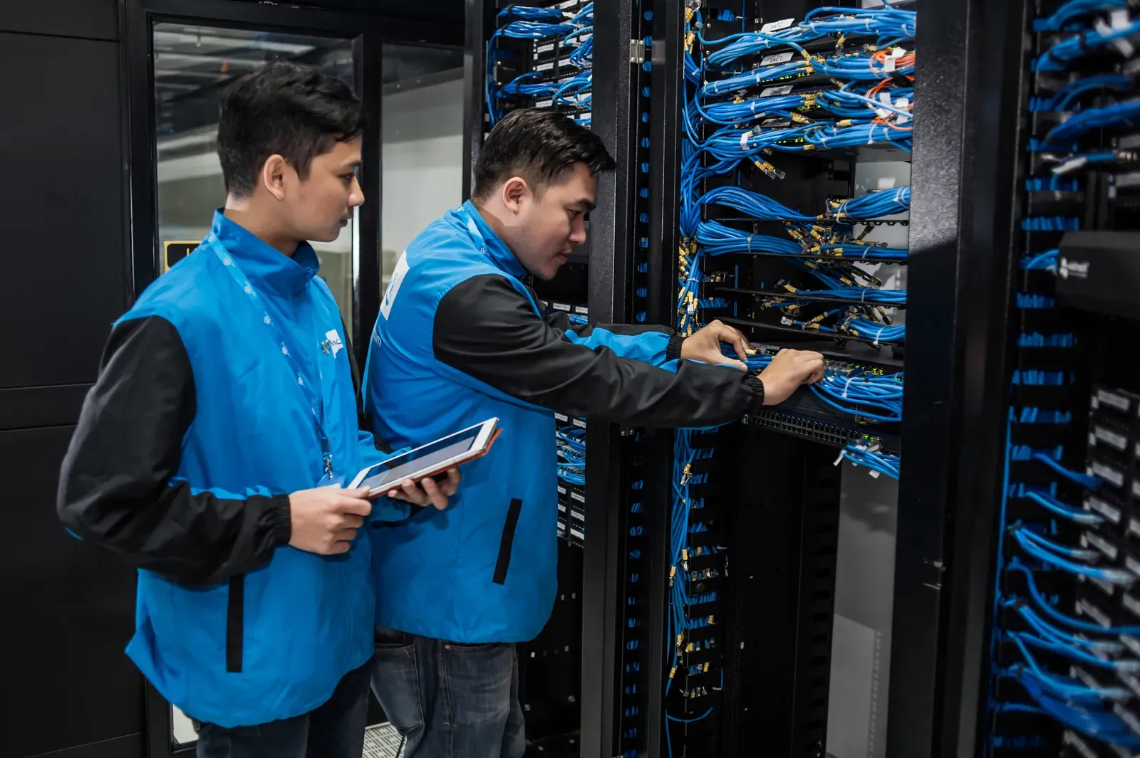 #3 - Corporate Enterprise Server Rooms (By Daoducquan, CC BY-SA 4.0)