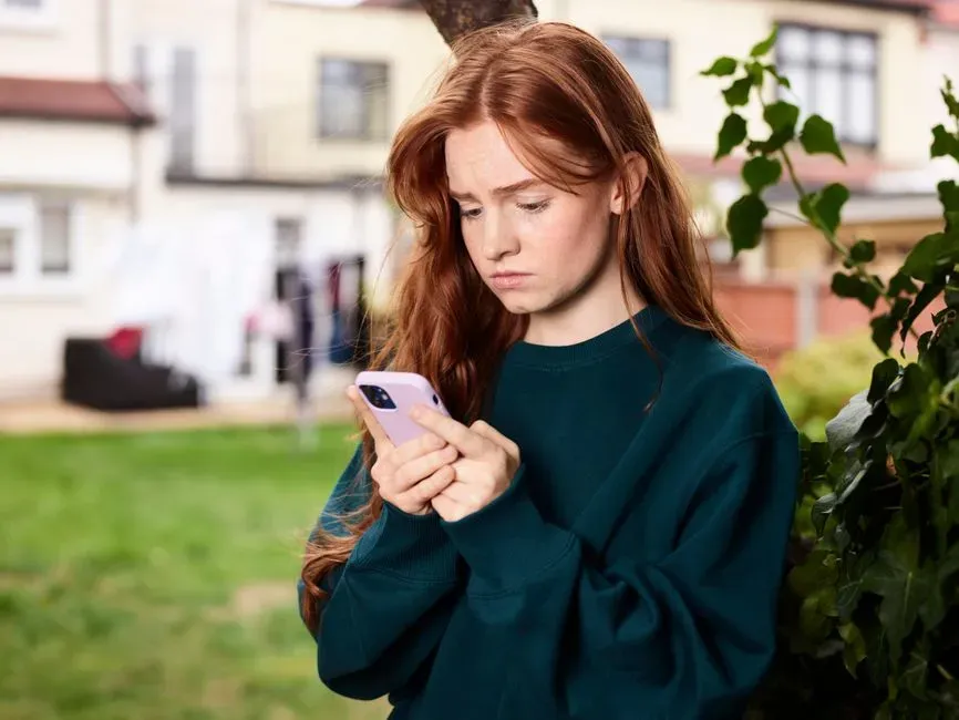 Jealousy, Exclusion, and the Fear of Being Left Out (Image Credits: Pexels)