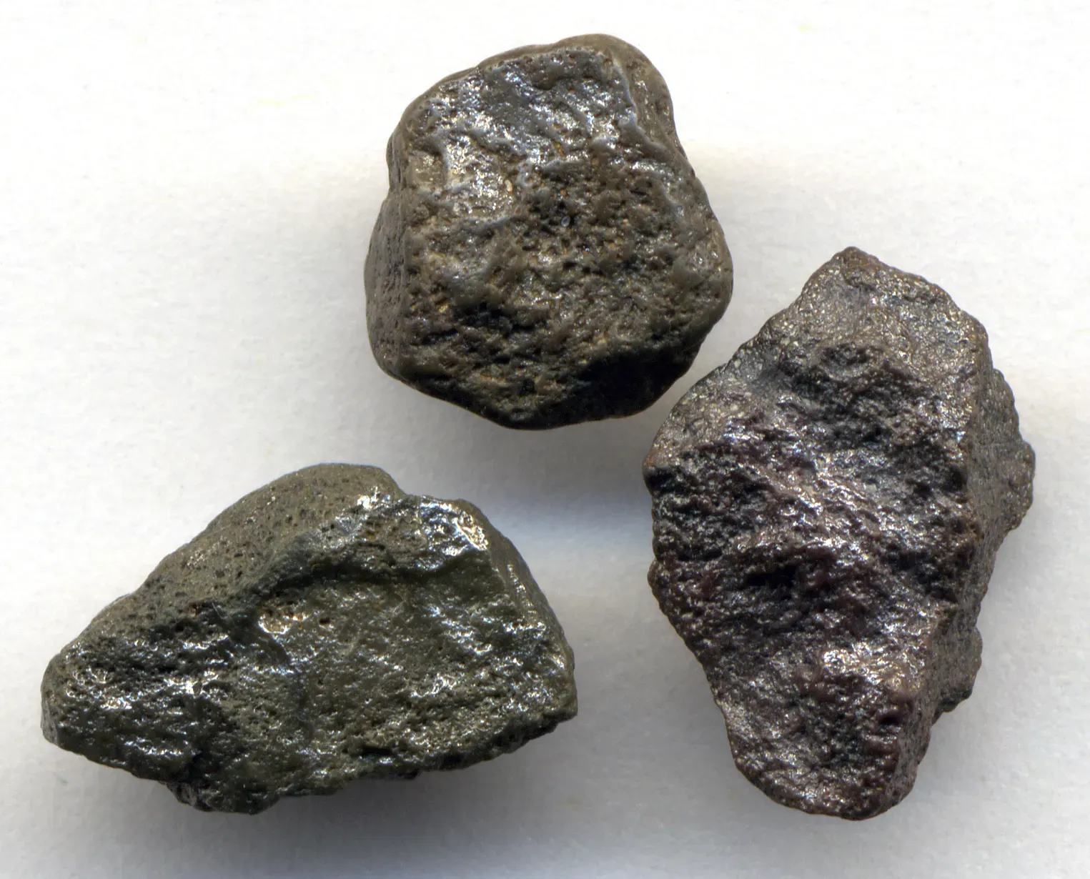 Why Diamonds Form So Deep: Pressure, Carbon, and Ancient Continental Roots (Diamondites (carbonado diamondites) (3.2 Ga, Mesoarchean) (Bangui region, Central African Republic), CC BY 2.0)