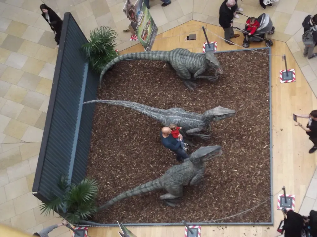 Velociraptors Stood as Tall as People (ell brown, Flickr, CC BY-SA 2.0)