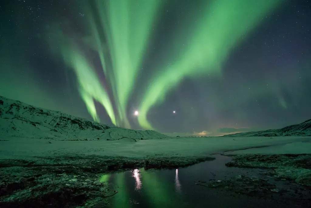 Aquarius – The Aurora Borealis Techno Sky (Image Credits: Rawpixel)