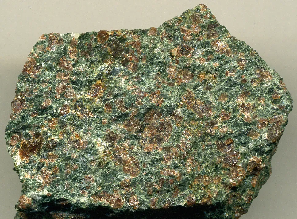 Chemical Fingerprints: What AI Found Hidden in Ancient Rocks (Eclogite (Late Silurian to Early Devonian, ~400-423 Ma; Nordfjord area, Sogn og Fjordane County, Norway) 4, CC BY 2.0)