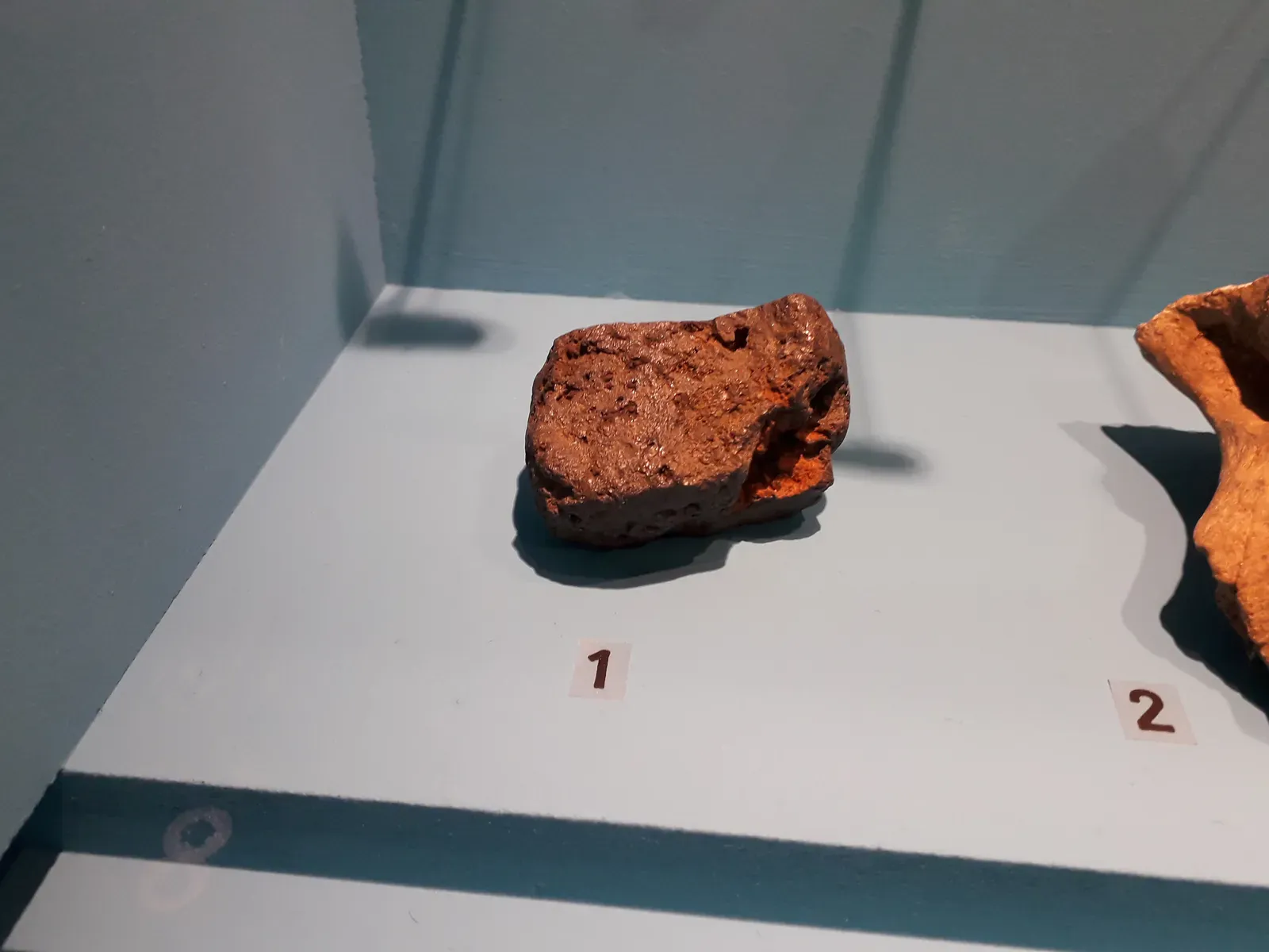 Art, Pigments, and the Battle Over Neanderthal Creativity (By Eunostos, CC BY-SA 4.0)