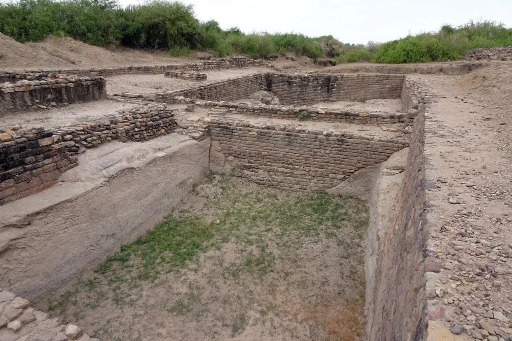 Conclusion: Cities That Remember the Earth Beneath (sarangib, Flickr, CC BY 2.0)