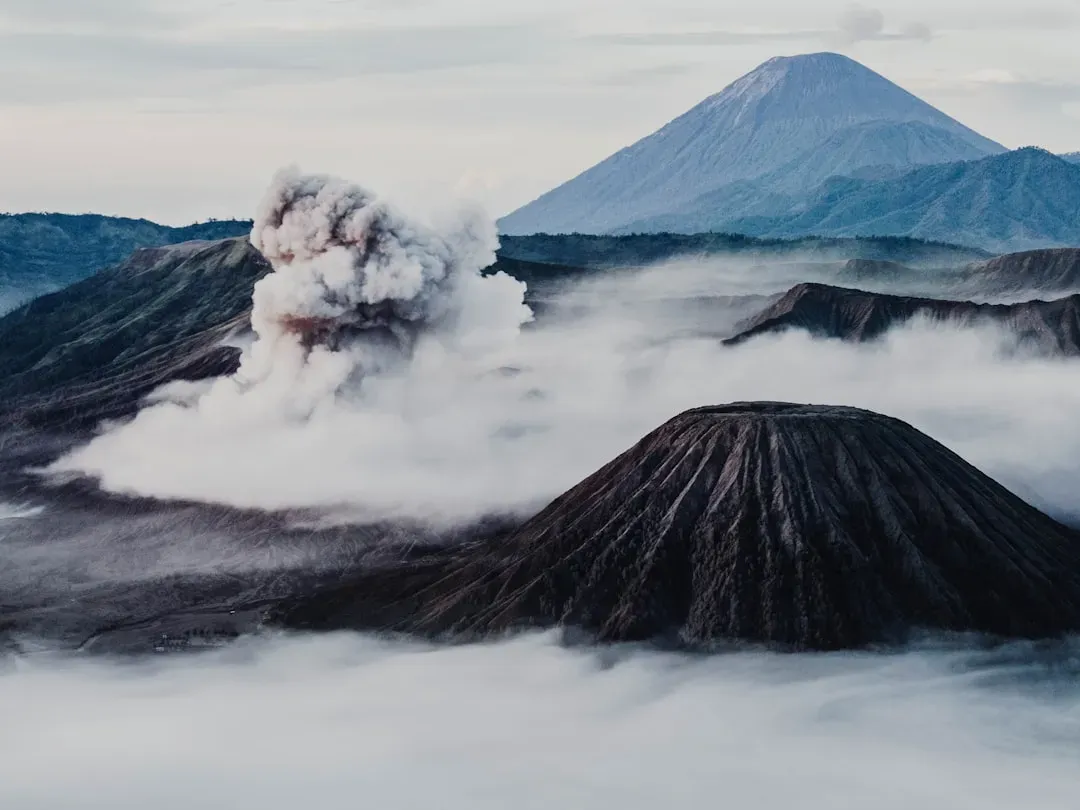 When Volcanic Islands Crashed Into a Continent (Image Credits: Unsplash)