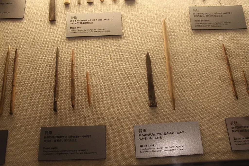 7. Bone Needles: The Invention That Clothed Civilization (Image Credits: Flickr)