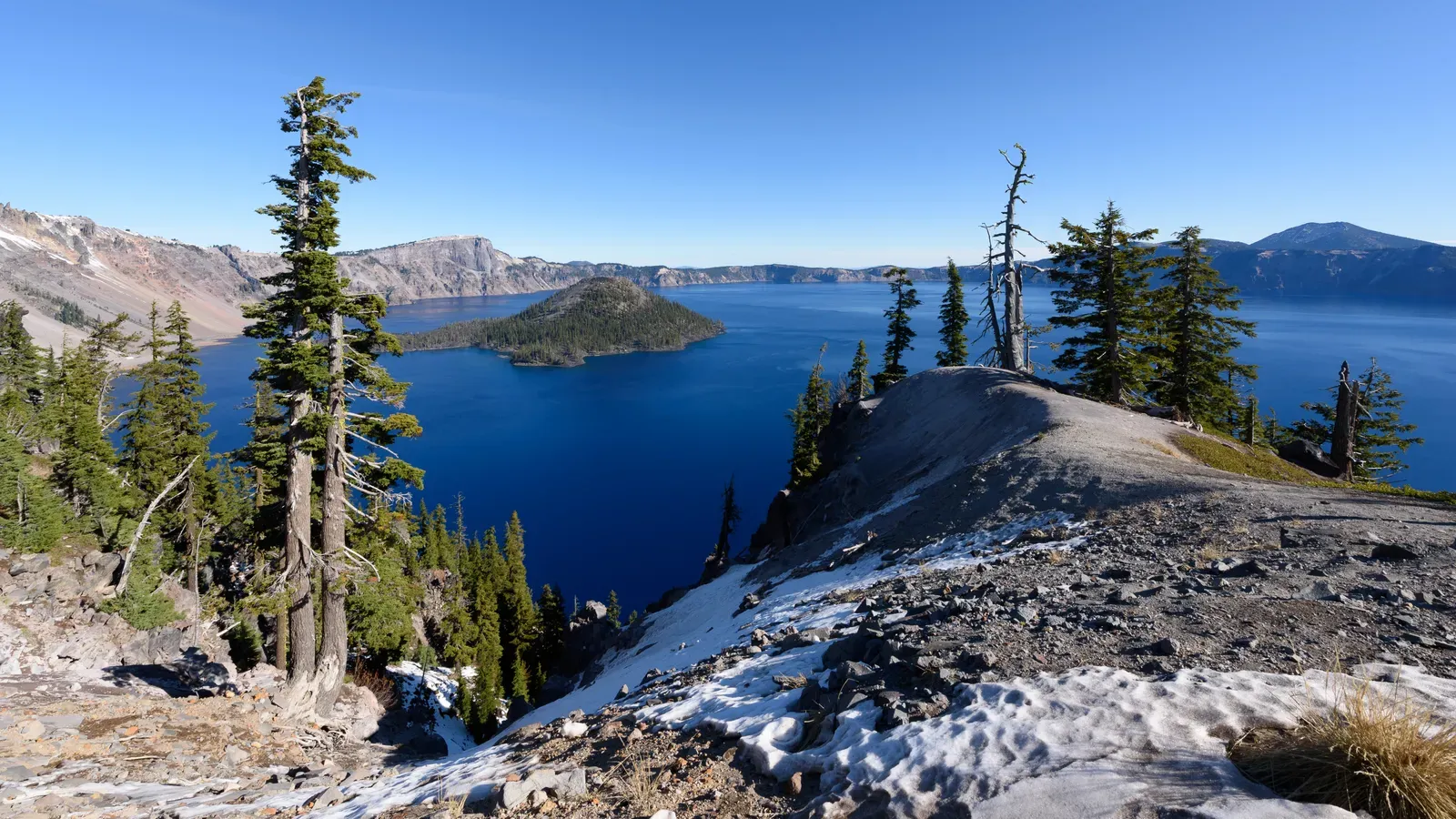 5. Crater Lake, Oregon - The Ghost of a Vanished Volcano (By King of Hearts, CC BY-SA 4.0)