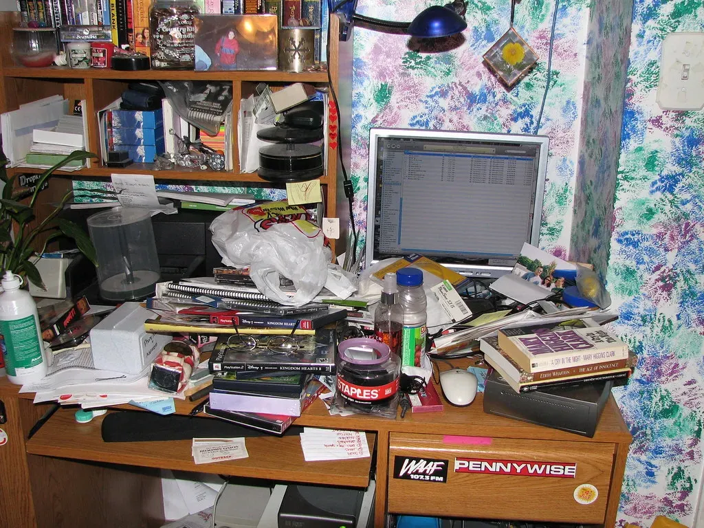 Why Your Messy Desk Might Signal Creative Genius (Image Credits: Flickr)