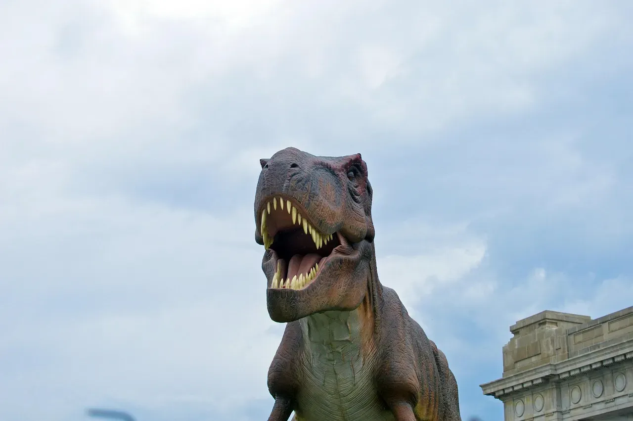 From Ground-Shaking Giants to Small, Feathery Hunters (Image Credits: Pixabay)