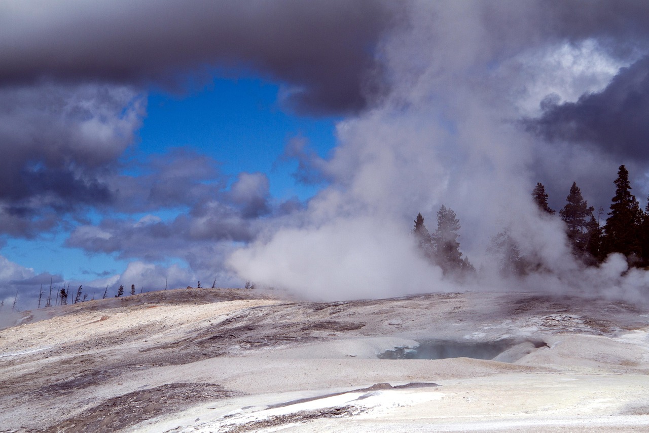 How Ancient Eruptions Carved America's Landscapes (Image Credits: Pixabay)