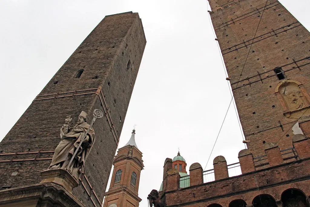 #6 - Torre Garisenda, Bologna (corno.fulgur75, Flickr, CC BY 2.0)