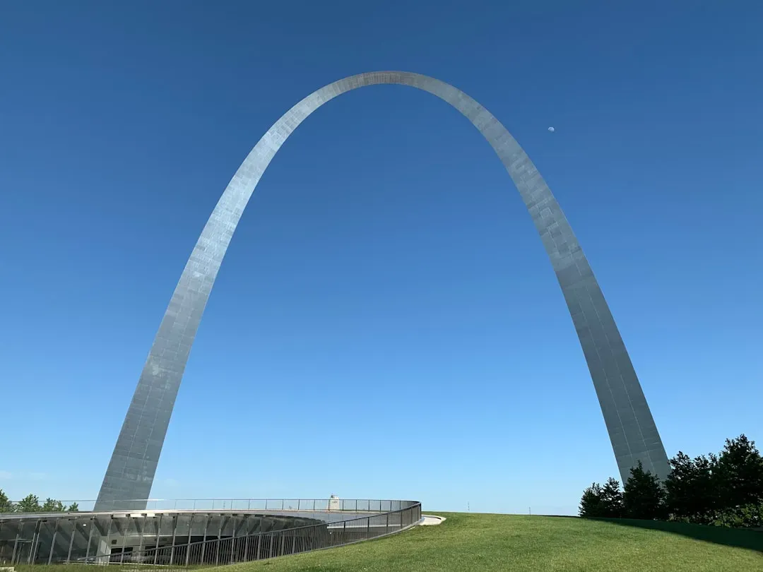 #12 - The Gateway Arch Hid a Time Capsule Inside Its Own Leg (Image Credits: Unsplash)