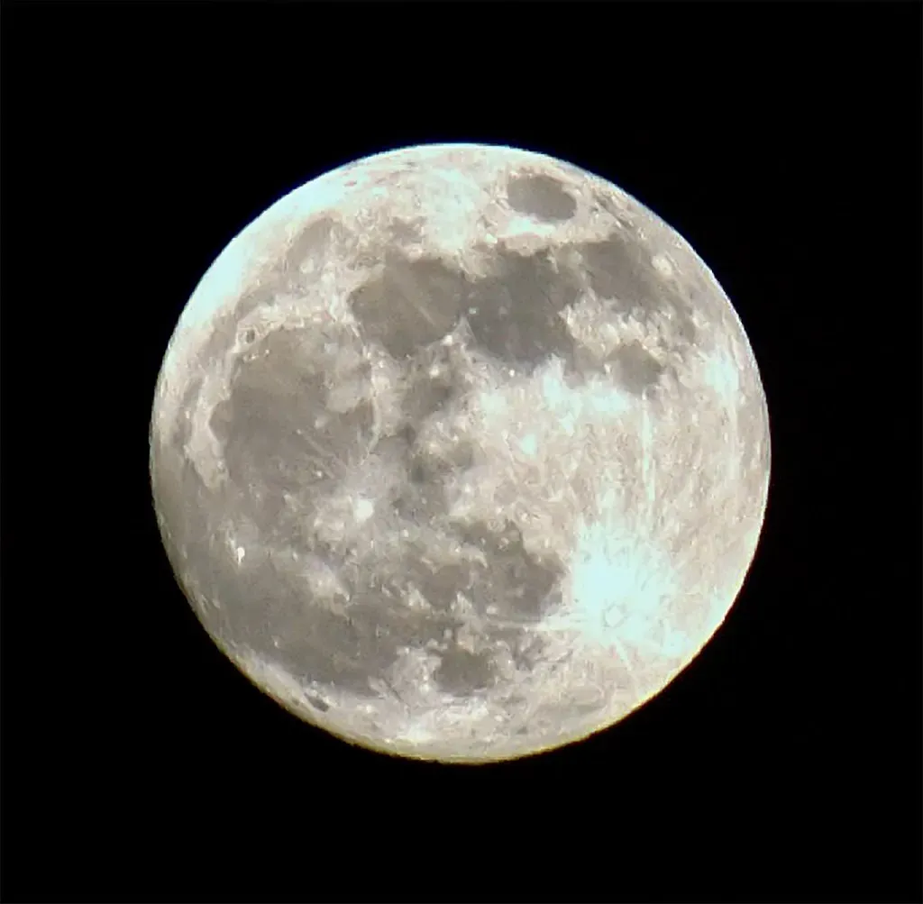 The Moon Sign: Your Emotional Roadmap (Image Credits: Flickr)