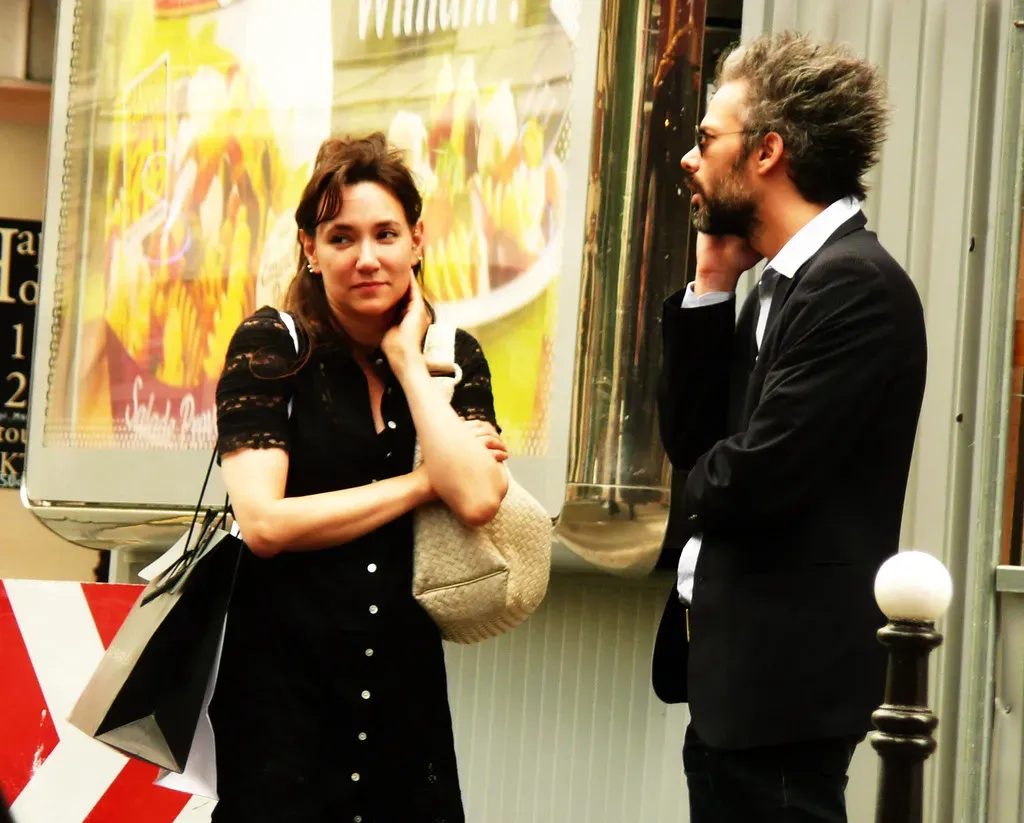 2. You Read Body Language Like an Open Book (Image Credits: Flickr)