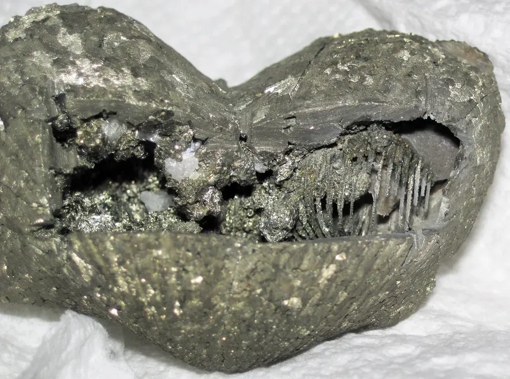 8. The Iron-Sulfur World Theory: Minerals as Life's First Engines (James St. John, Flickr, CC BY 2.0)