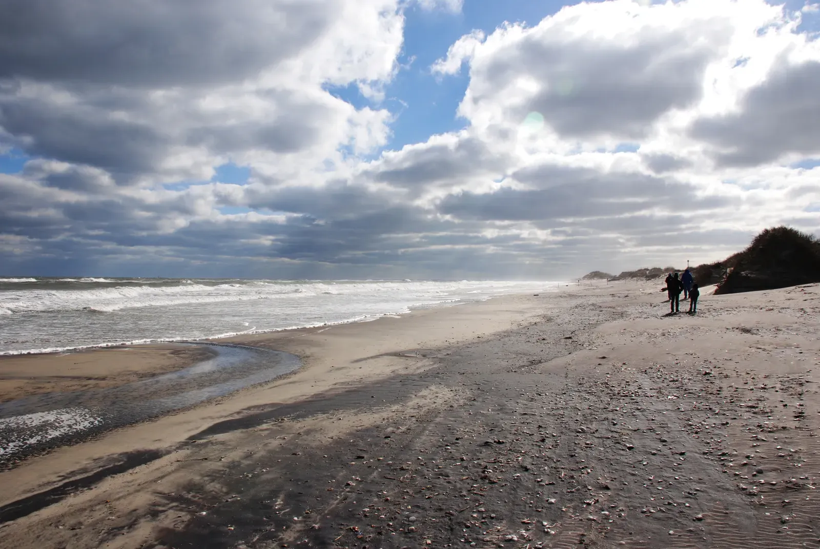 1. Outer Banks, North Carolina: A Beloved Vacation Strip That Is Slowly On The Move (By Jarek Tuszyński, CC BY-SA 3.0)