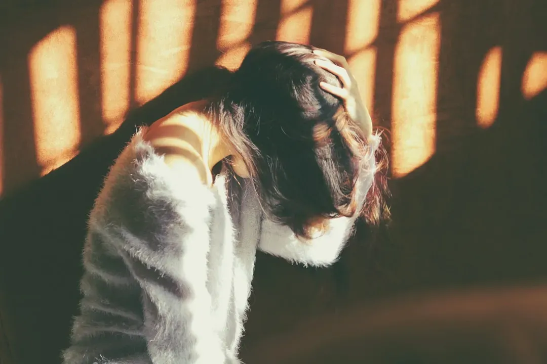 The Hidden Link Between Catastrophizing And Past Experiences Of Feeling Blindsided (Image Credits: Unsplash)