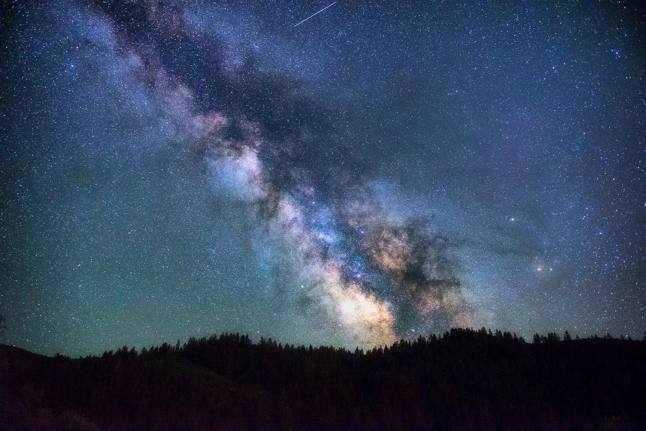 The Consistent Night Sky: A Stable Map for Navigation and Myth (Image Credits: Pixabay)