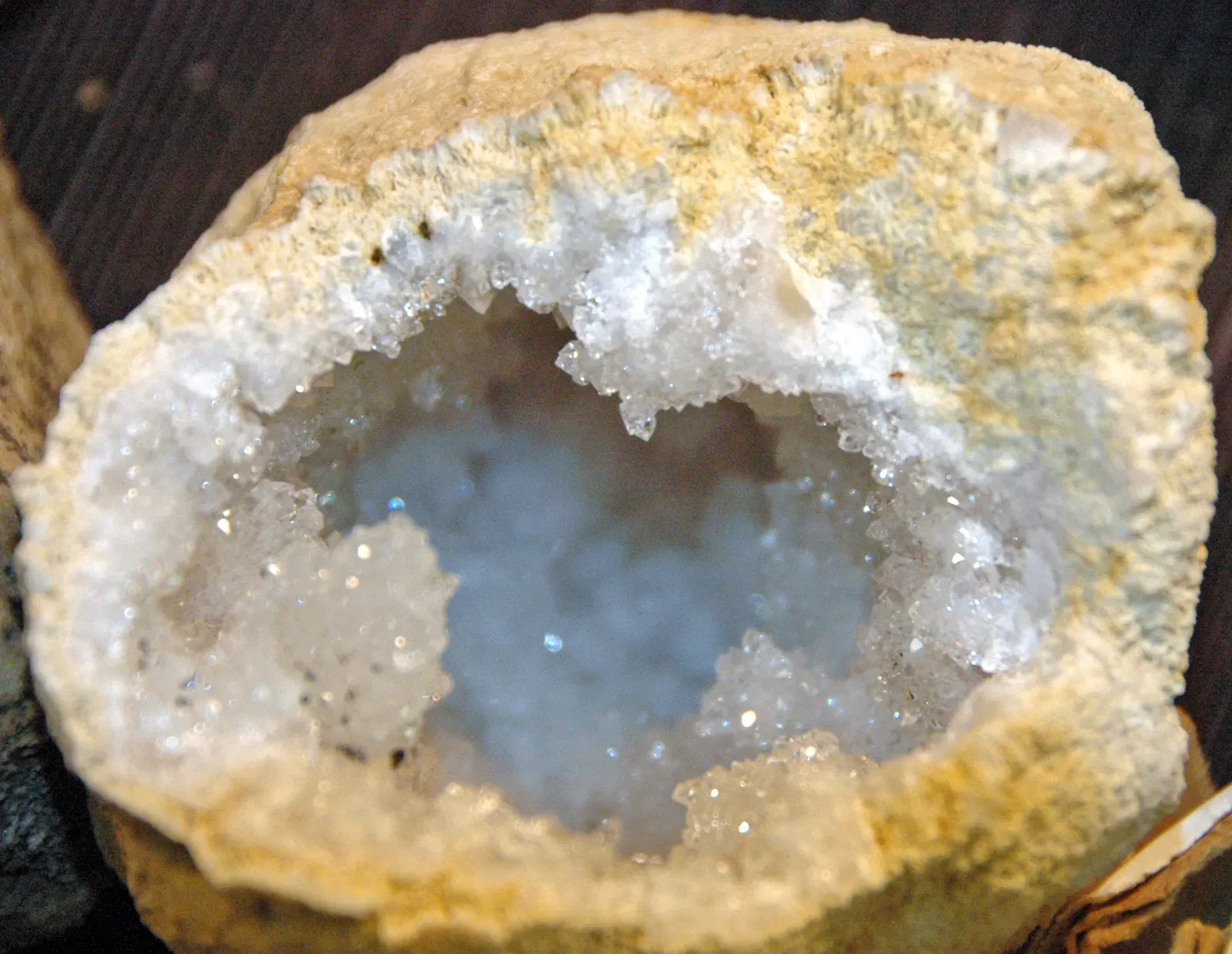 The Crystal Revelation: Eggs That Became Geodes and What They Tell Us (Quartz-lined geode (Morocco) 2, CC BY 2.0)