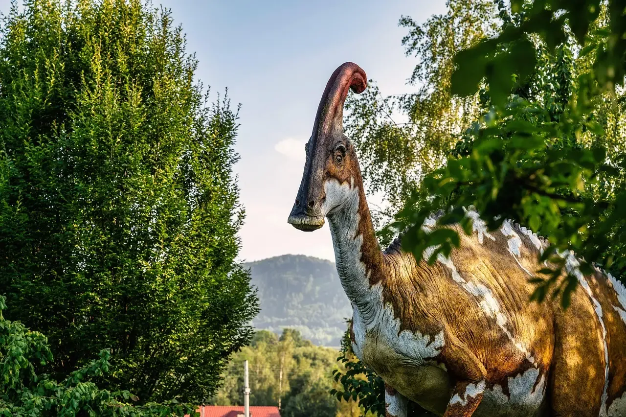 The Great Debate: Did All Dinosaurs Carry Feathers? (Image Credits: Pixabay)