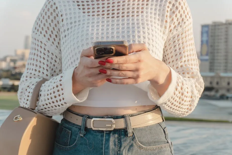 Hypervigilance: From Predators in the Dark to Notifications on Your Phone (Image Credits: Pexels)