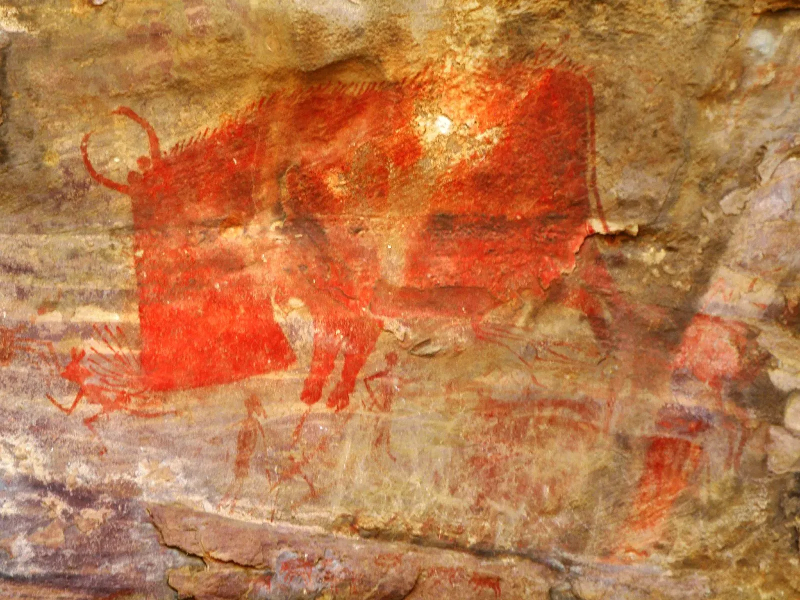 Why Archaeologists Think the “Breathing Animal” Effect Was Intentional (originally posted to Flickr as भीमबैटिका/Bhimbetka Cave Paintings, CC BY-SA 2.0)