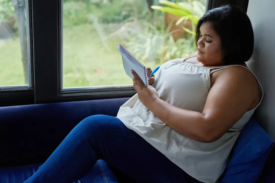 Practical Ways to Help Your Brain Finish the Emotional “Download” (Image Credits: Unsplash)