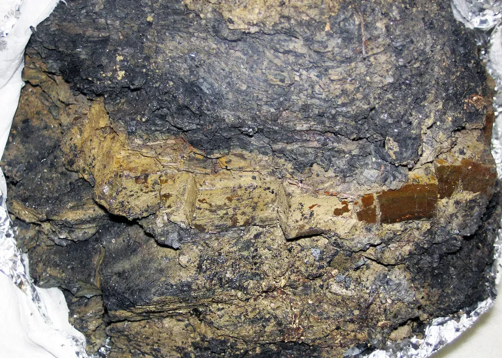 6. The Iridium Clue That Cracked the Case Open (James St. John, Flickr, CC BY 2.0)