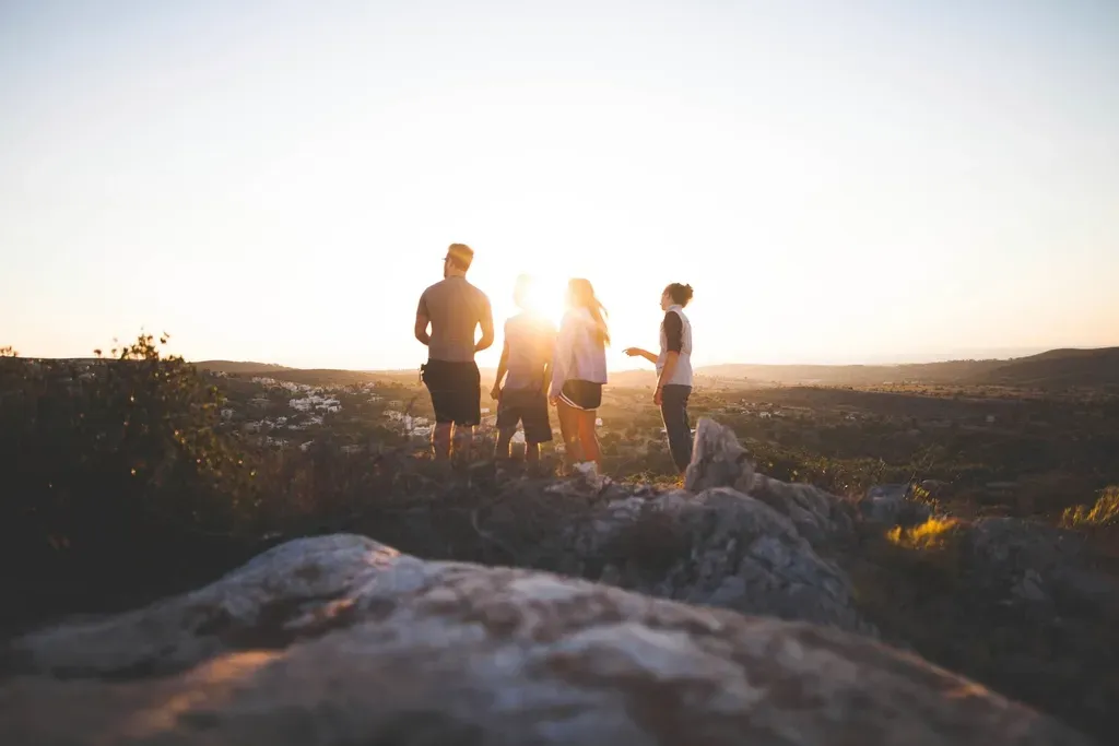 Choosing Friends More Consciously in a Stone Age Brain (Image Credits: Rawpixel)