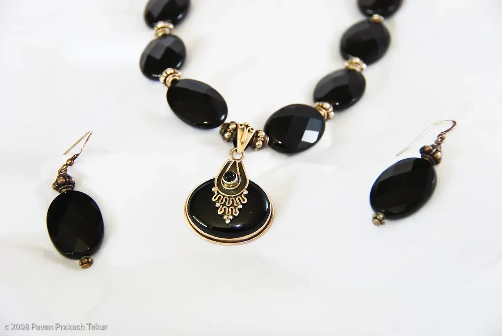 Capricorn: Steady Onyx for Discipline and Endurance (crypt, Flickr, CC BY 2.0)