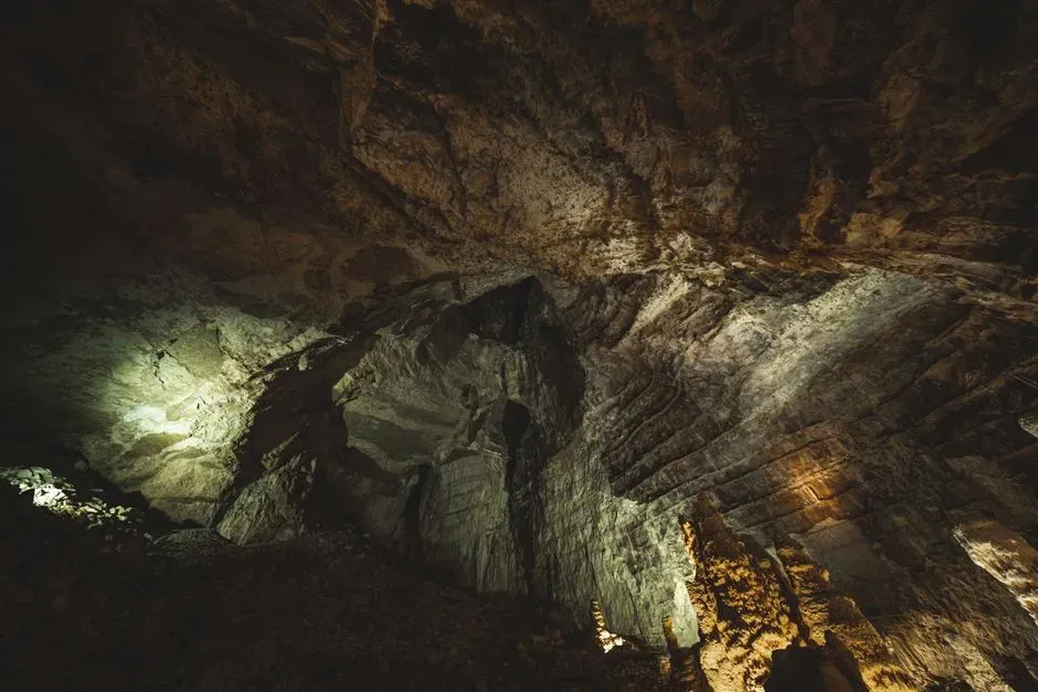 #10 - Arkenstone Cave, Arizona (Image Credits: Pexels)