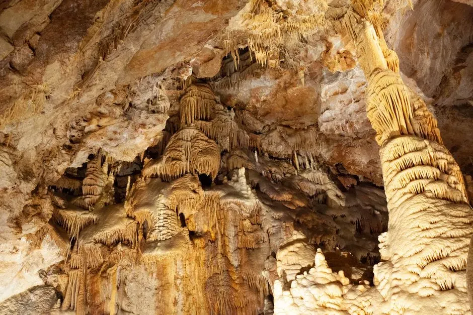 Alien Landscapes: Towers, Pools, and Phantom Formations (Image Credits: Pexels)