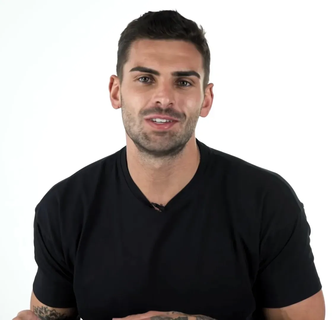 Comparing Themselves to Others Constantly (Image Credits: Wikimedia)