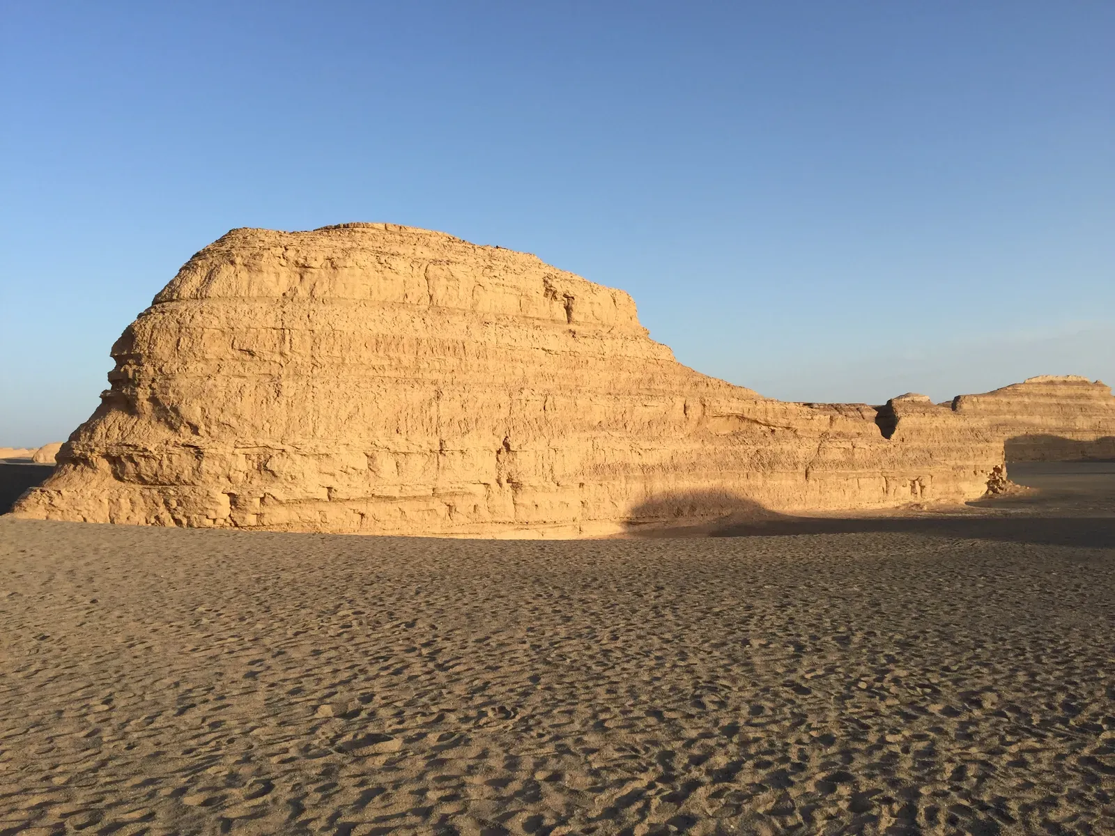 6. Yardangs and Streamlined Hills Shaped by Flowing Water Before Wind Took Over (Self-photographed, CC BY-SA 3.0)