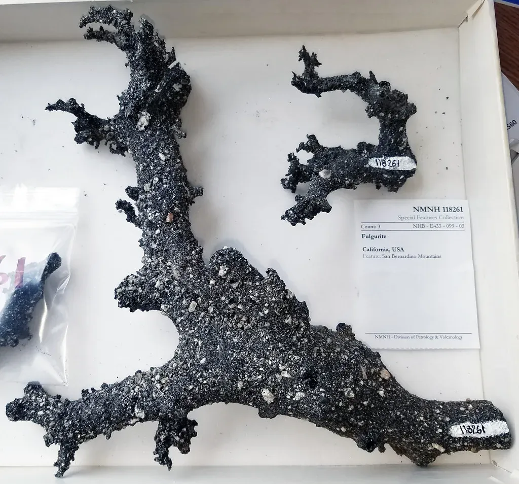 #2: Fulgurites – Nature’s Glass Lightning Scars (Image Credits: Flickr)