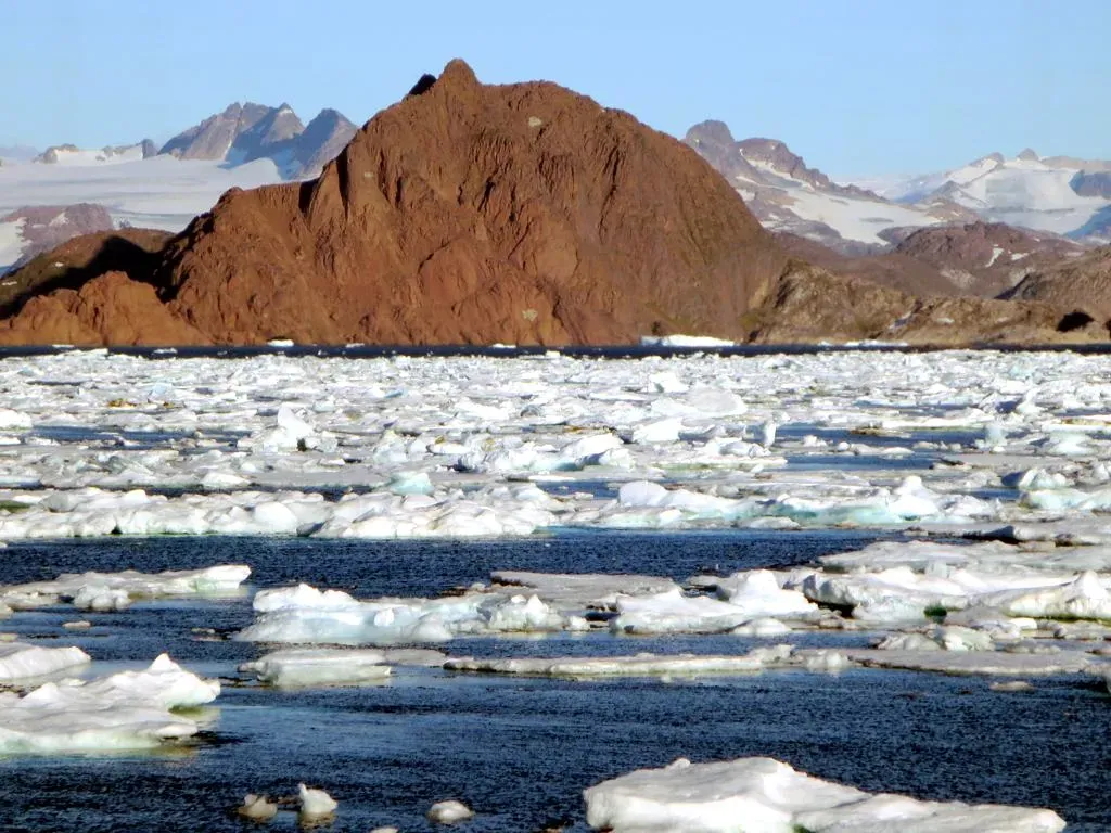Greenland's Ancient Rocks and the Mystery of Earth's Magnetic Field (D-Stanley, Flickr, CC BY 2.0)