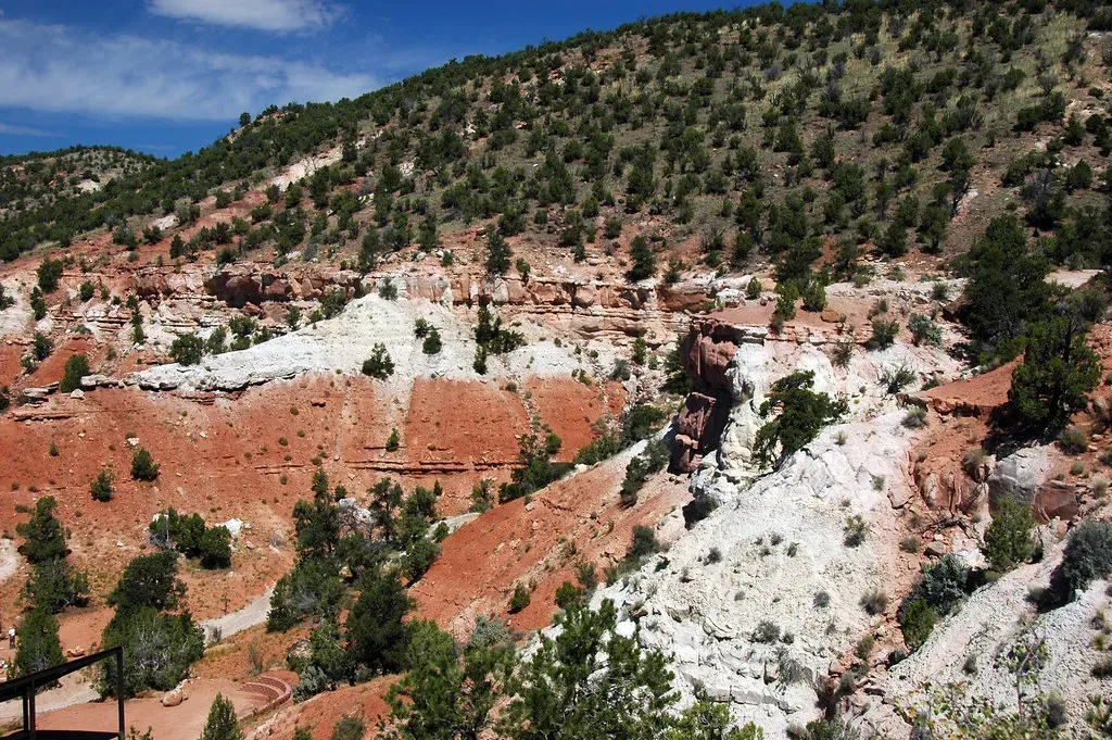 The Morrison Formation: North America's Dinosaur Highway (James St. John, Flickr, CC BY 2.0)