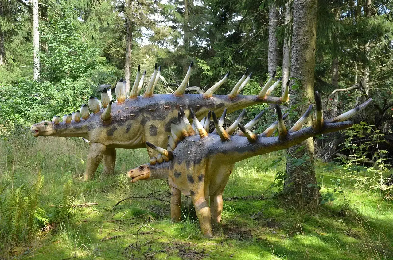 The Giant Neighbors: Who Was Sharing the Cretaceous World? (Image Credits: Pixabay)