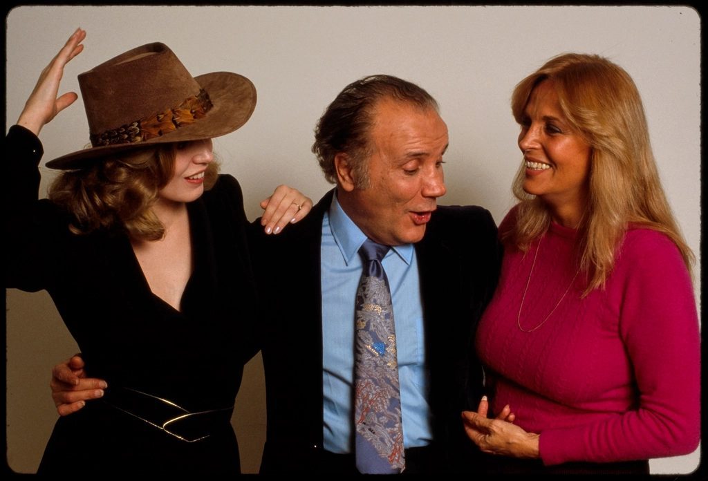 The Liking Principle: How Similarity and Attractiveness Shape Decisions (Image Credits: Rawpixel)