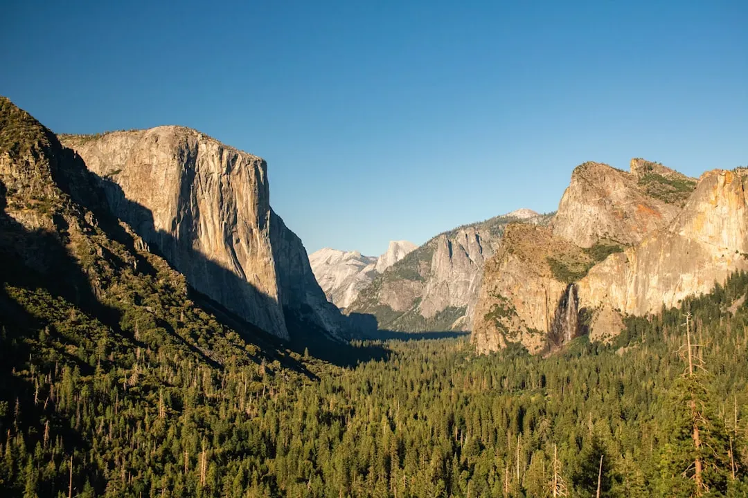 10. Yosemite Valley, California – Granite Exposed by Uplift and Sculpted by Ice (Image Credits: Unsplash)