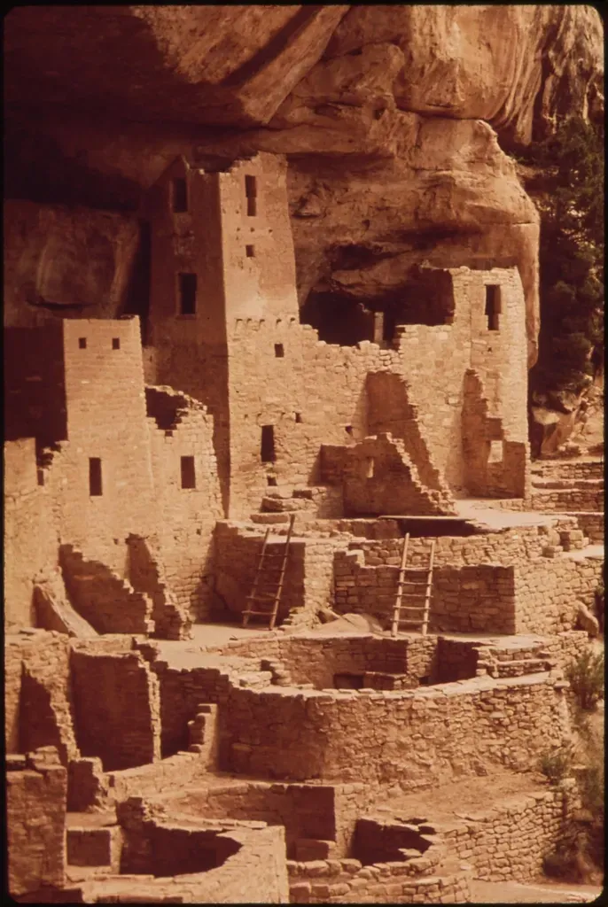 9. The Cliff Architecture Was Ingenious, but Not Magic (Image Credits: Rawpixel)