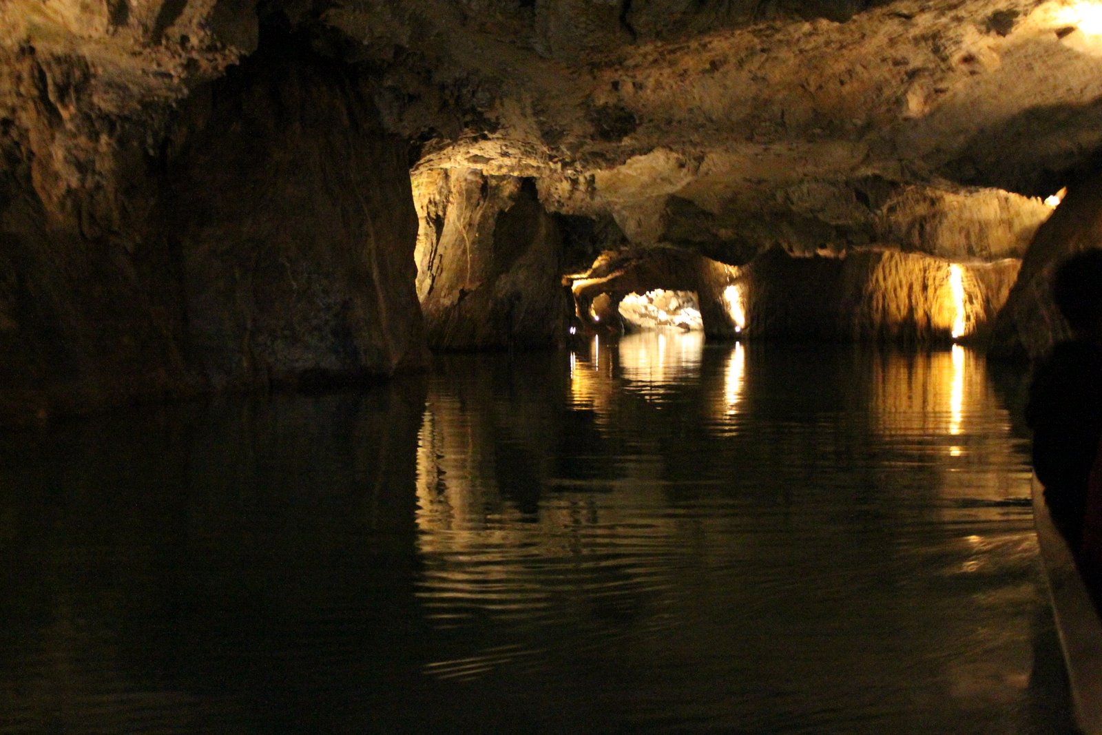 The Lost Sea, Tennessee: America's Largest Underground Lake (Image Credits: Wikimedia)