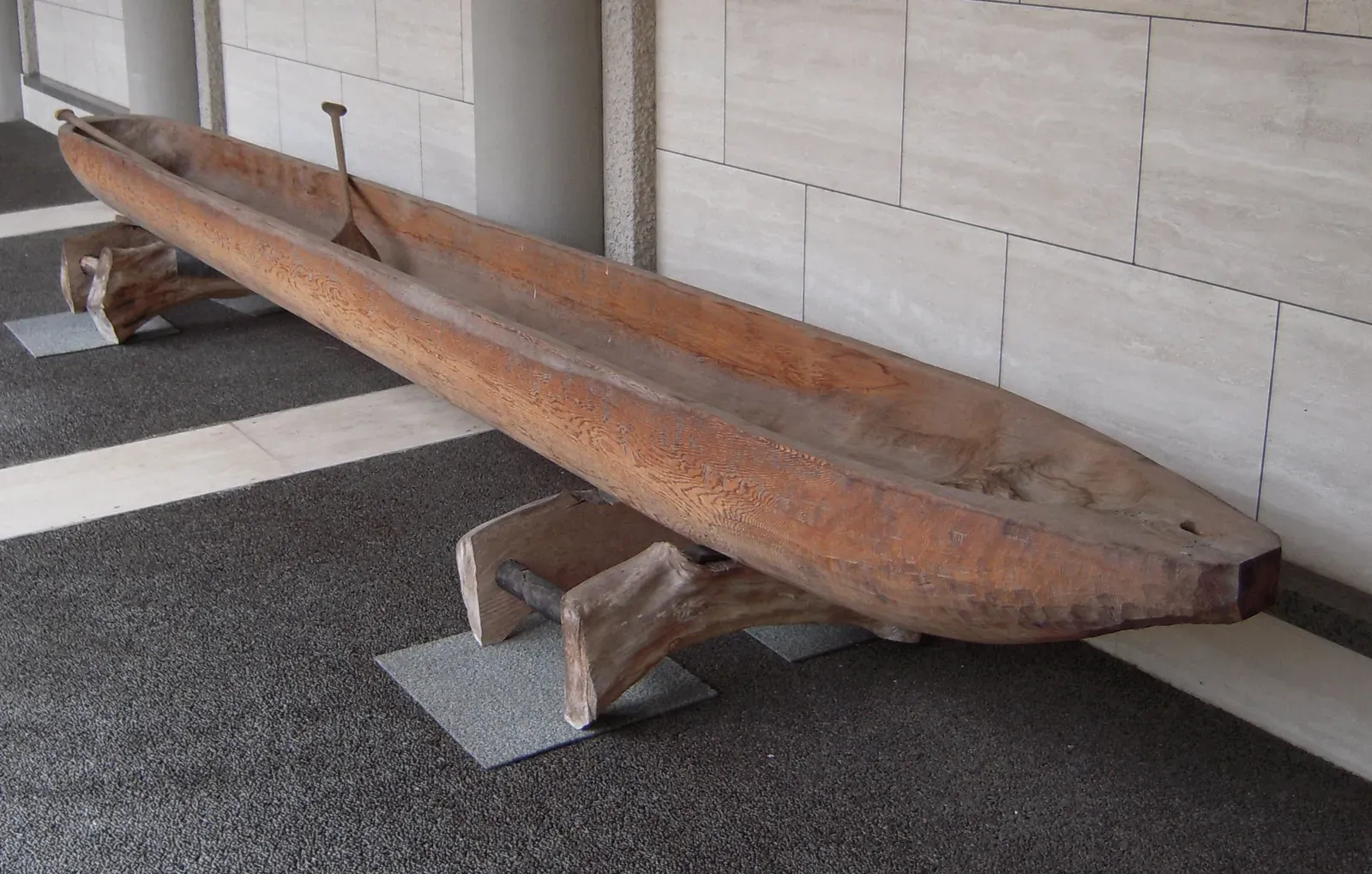 4. The Ancient Dugout Canoe of Lake Mendota, Wisconsin: A 3,000-Year-Old Boat (By fitm, CC BY-SA 3.0)