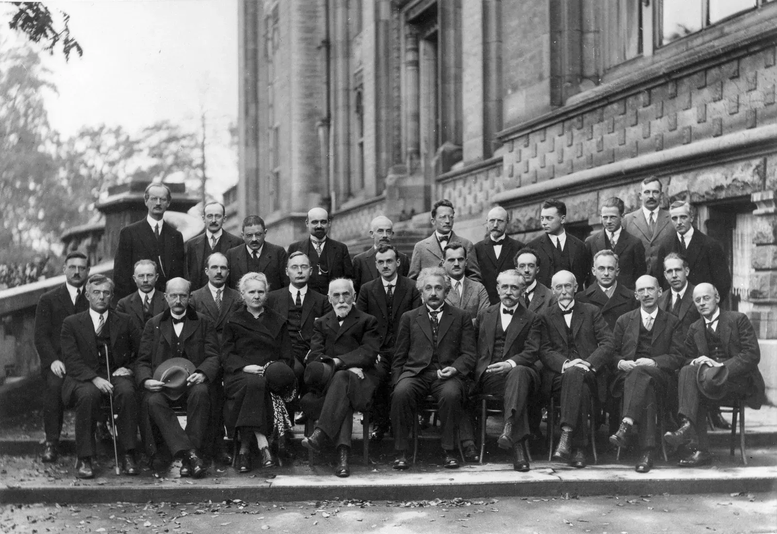 #10 - The Quiet War Between Philosophers and Physicists (Københavnerfortolkningen, Public domain)