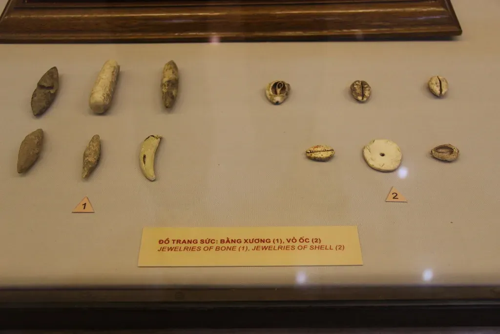 Early Humans Had Style, Tools, And Maybe Even Jewelry (Image Credits: Flickr)