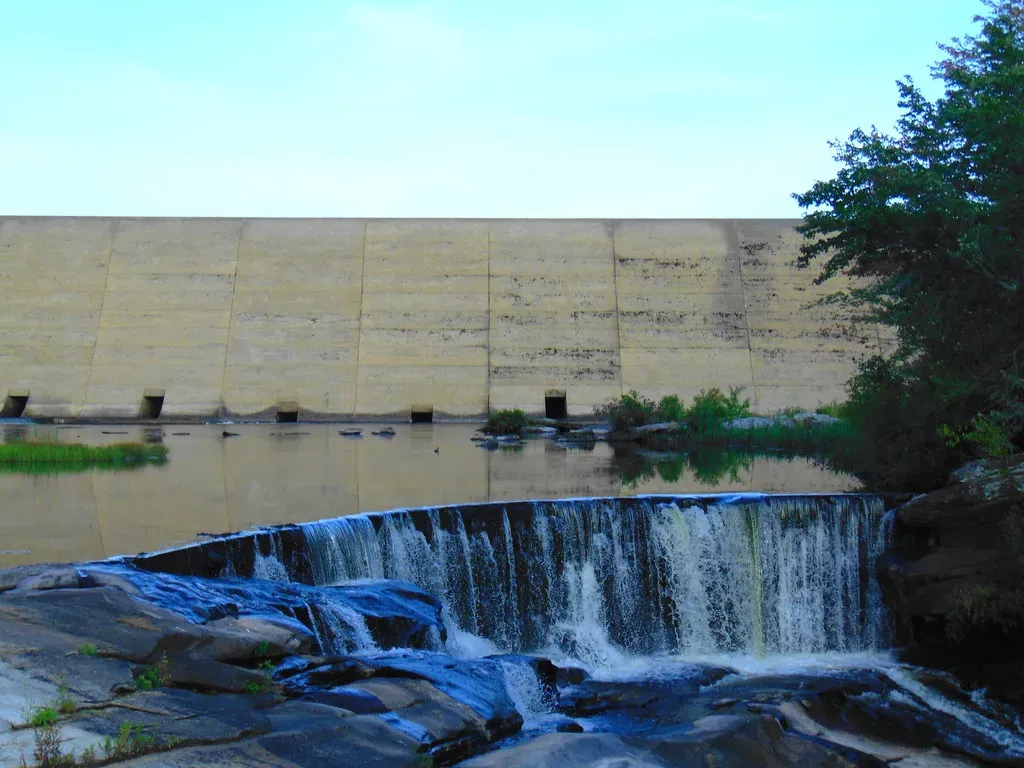 #11 - Crystal Lake Dam, Connecticut (jjbers, Flickr, CC BY 2.0)