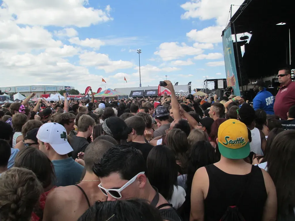 The Bandwagon Effect: Following the Crowd Without Thinking (Image Credits: Flickr)