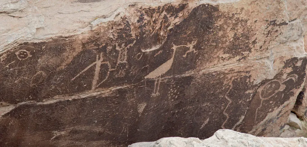 Ancient Footsteps: Pueblos, Petroglyphs, and Desert Farmers (snowpeak, Flickr, CC BY 2.0)