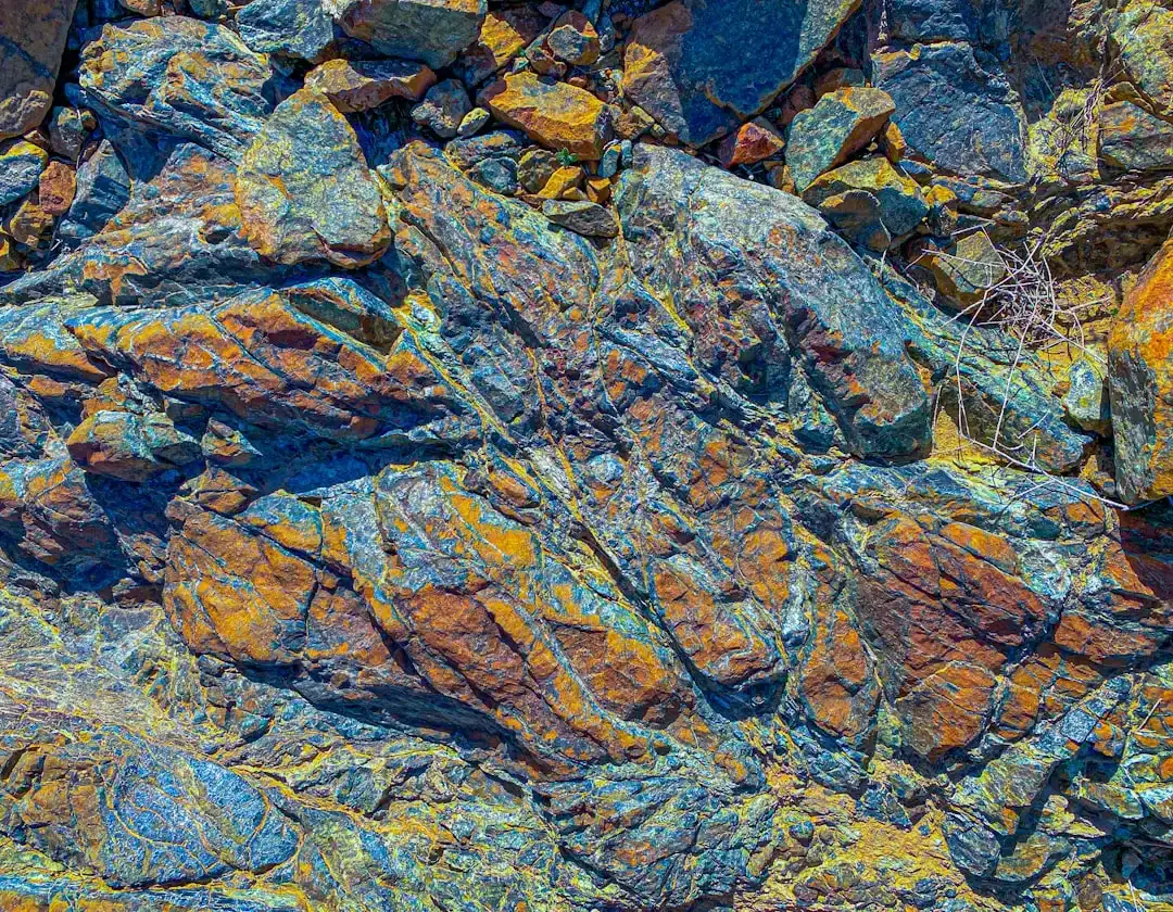 Isotopic Ghosts: Carbon Clues to Ancient Life (Image Credits: Unsplash)